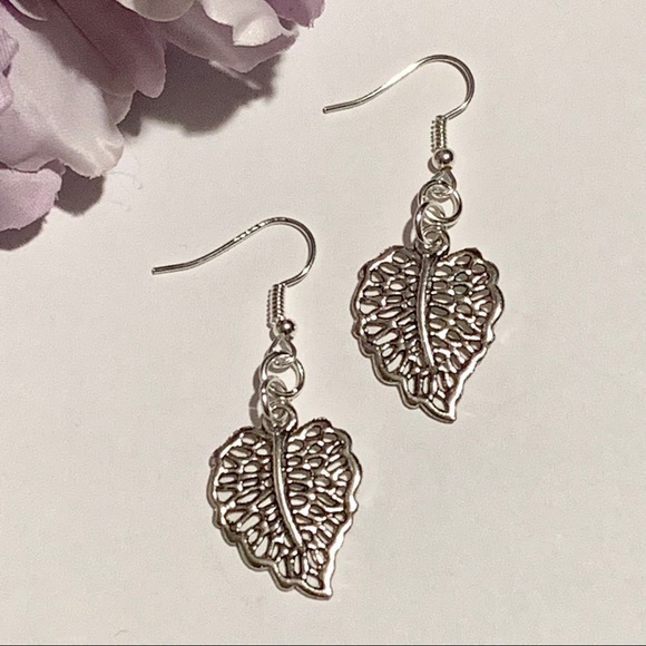 Hollow Leaf Carved Earrings - Picture 5 of 6